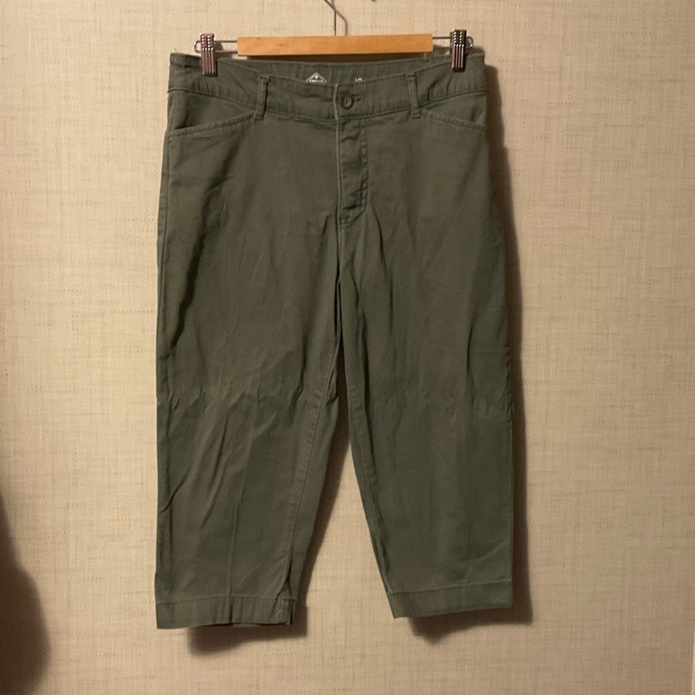 St. John's Bay Olive Green Capris